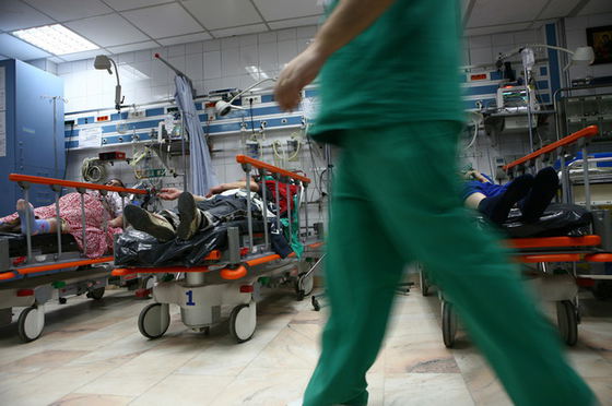Un medic de la spitalul Floreasca acuzat de un pacient ca l-a bruscat