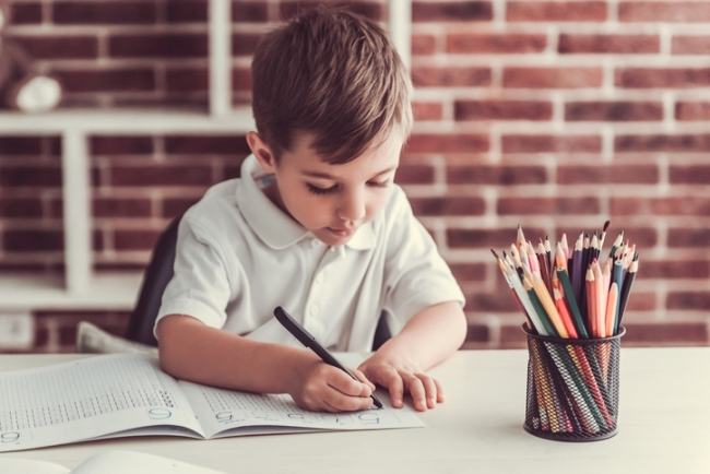 Sfaturi Montessori pentru a educa copii independenti