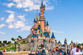 Disneyland Paris se redeschide cu o serie de masuri sanitare extrem de stricte